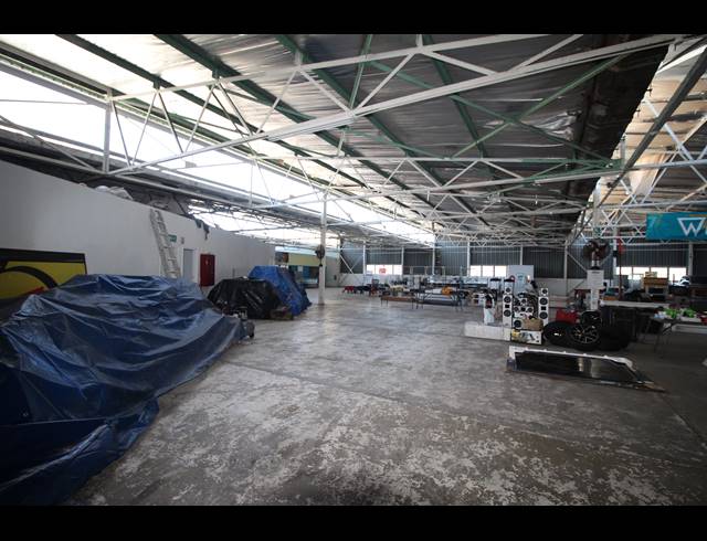 3,400M² WAREHOUSE FOR SALE IN BRAELYN